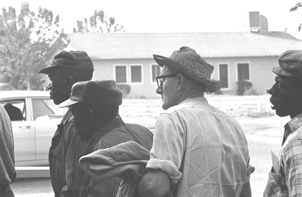 Farmworkers lining up to vote, Arvin, ca. 1966